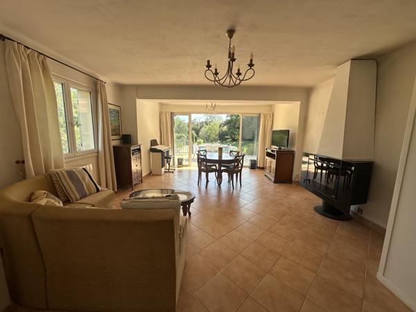 Maison
                                                                                                                                                                                                                                                                                                                        4 pièce(s)                                                                                                                                                                                                          3 chambre(s)                                                                                                                                                                                                          85  m²
