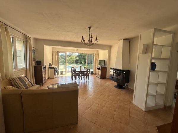 Maison
                                                                                                                                                                                                                                                                                                                        4 pièce(s)                                                                                                                                                                                                          3 chambre(s)                                                                                                                                                                                                          85  m²