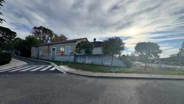 Maison centre de pont du casse à restaurer