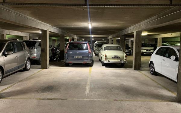 Stationnement à vendre    10,97 m2 Paris 12