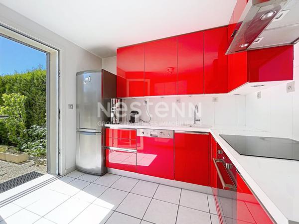 A vendre à Montigny le Bretonneux au Manet. Maison 4 pièces 102 m² au sol avec garage.