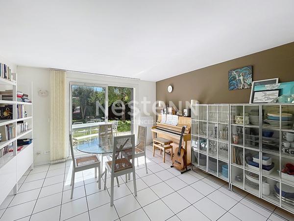 A vendre à Montigny le Bretonneux au Manet. Maison 4 pièces 102 m² au sol avec garage.