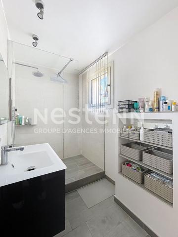 A vendre à Montigny le Bretonneux au Manet. Maison 4 pièces 102 m² au sol avec garage.