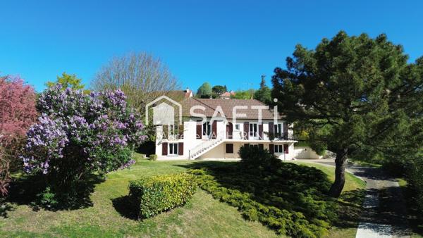 SPACIEUSE MAISON 5 CHAMBRES AVEC PISCINE ET VUE