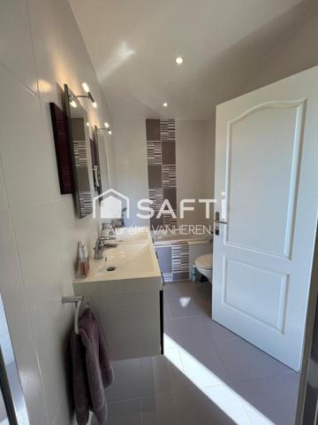 SPACIEUSE MAISON 5 CHAMBRES AVEC PISCINE ET VUE