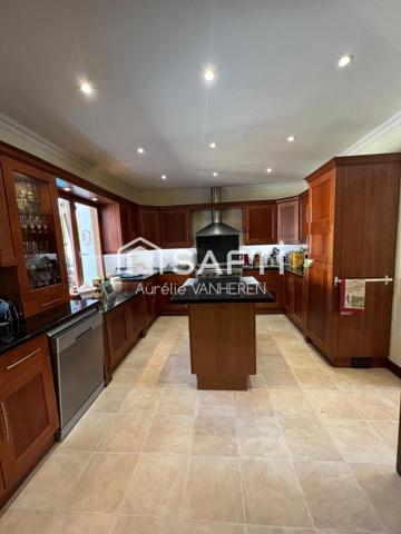 SPACIEUSE MAISON 5 CHAMBRES AVEC PISCINE ET VUE