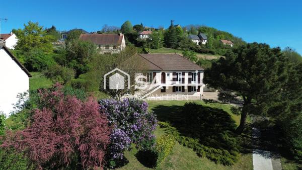 SPACIEUSE MAISON 5 CHAMBRES AVEC PISCINE ET VUE