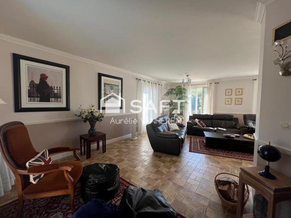 SPACIEUSE MAISON 5 CHAMBRES AVEC PISCINE ET VUE