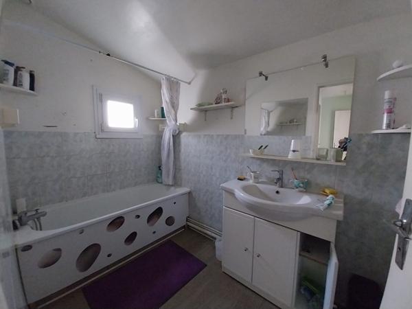 Maison à vendre à Poitiers - 4 pièces, 3 chambres, bon état