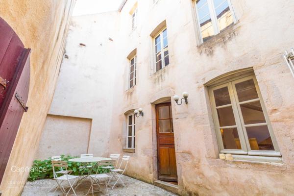MAISON DE CARACTERE DANS LE CENTRE HISTORIQUE DE BEAUNE