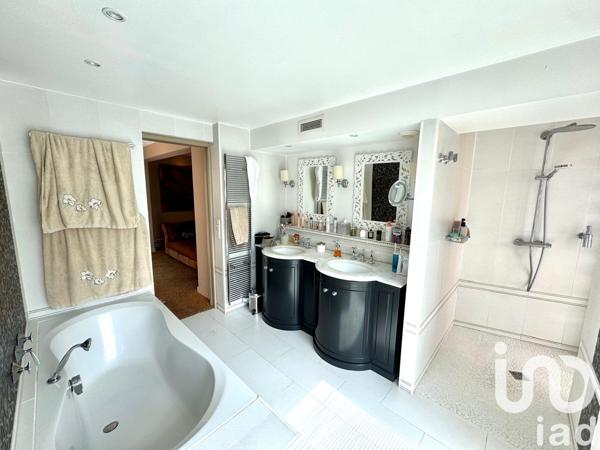 Maison à vendre 6 pièces 221 m² Mandelieu-la-Napoule