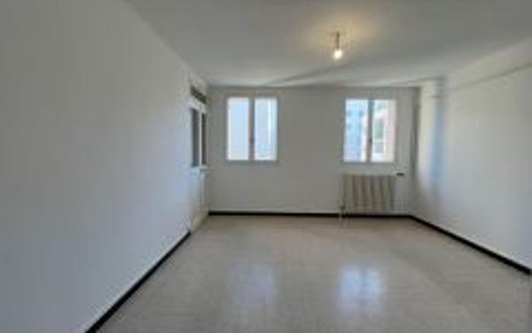 Appartement à louer    3 pièces •  Salon-de-Provence