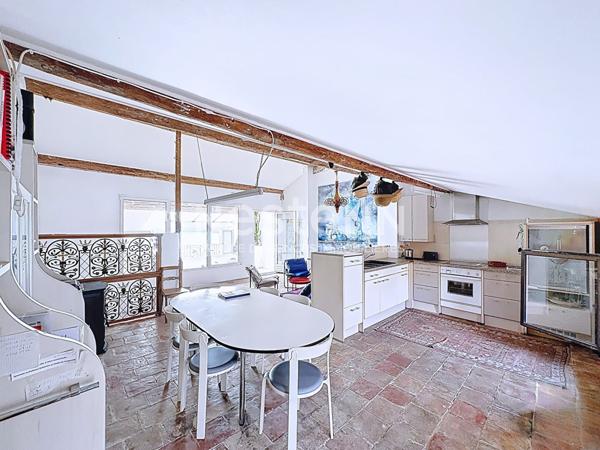 Maison atypique d'exception de 215 m², 7 pièces, 3 chambres avec vue panoramique et imprenable sur l'Étang de Bages, 11100 BAGES