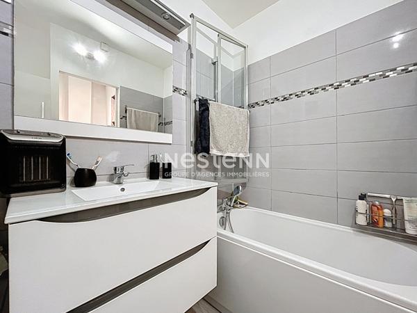 A vendre - Appartement T2 de 43 m² avec place de stationnement "Angers Gare/Frémur-Eblé"