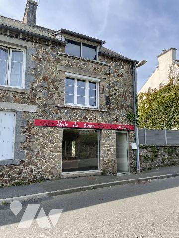 Maison à rénover sur trois niveaux centre Plouguenast