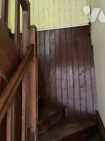 Maison à rénover sur trois niveaux centre Plouguenast