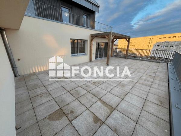 Location Appartement 4 pièces 90.27 m² - RESIDENCE LE JARDIN DU CEDRE Poitiers 86000