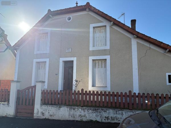 Maison à vendre à Tuffé-Val-de-la-Chéronne dans la Sarthe (72160), ref : 87214