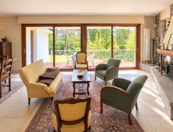A VENDRE – Cadre boisé MAISON TRADITIONNELLE sur terrain 3200 m²