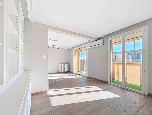 Appartement
                                                                                                                                                                                                                                                                                                                        4 pièce(s)                                                                                                                                                                                                          3 chambre(s)                                                                                                                                                                                                          96  m²