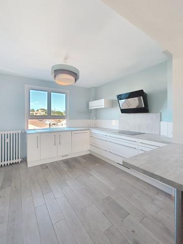 Appartement
                                                                                                                                                                                                                                                                                                                        4 pièce(s)                                                                                                                                                                                                          3 chambre(s)                                                                                                                                                                                                          96  m²