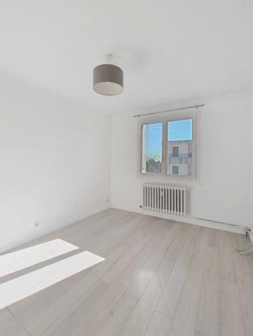 Appartement
                                                                                                                                                                                                                                                                                                                        4 pièce(s)                                                                                                                                                                                                          3 chambre(s)                                                                                                                                                                                                          96  m²