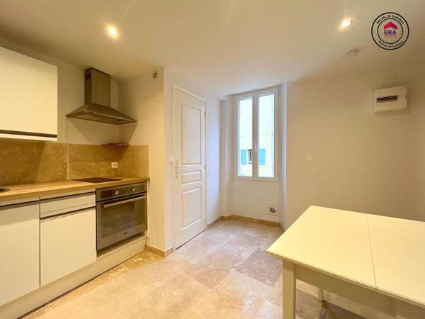 A LOUER PERTUIS 84120 CENTRE VILLE APPARTEMENT DUPLEX MEUBLE TYPE 2 PIECES D'ENVIRON 24M²