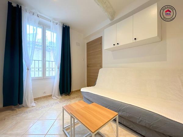 A LOUER PERTUIS 84120 CENTRE VILLE APPARTEMENT DUPLEX MEUBLE TYPE 2 PIECES D'ENVIRON 24M²