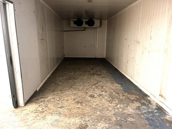 LILLE (59) - A louer Lille Centre Entrepôt de 202 m2 équipé chambre froide