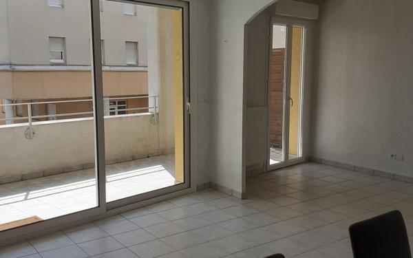 Appartement à vendre    3 pièces • 52 m2 Salon-de-Provence
