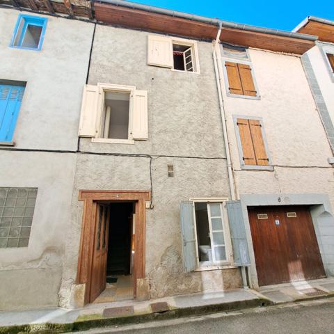 A VENDRE BELESTA MAISON DE VILLAGE AVEC COUR