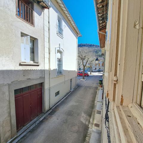 A VENDRE BELESTA MAISON DE VILLAGE AVEC COUR