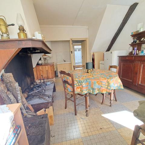 A VENDRE BELESTA MAISON DE VILLAGE AVEC COUR