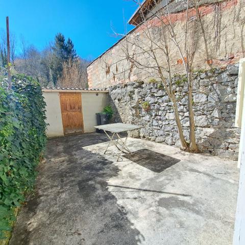 A VENDRE BELESTA MAISON DE VILLAGE AVEC COUR