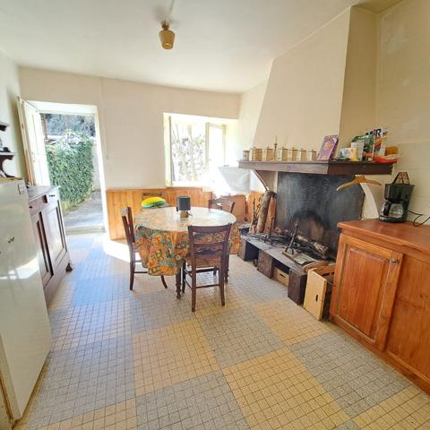 A VENDRE BELESTA MAISON DE VILLAGE AVEC COUR