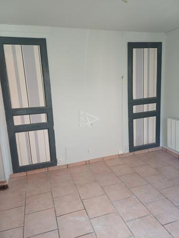 Maison  36 m²  de ville  à 100 m  de la gare de Auffay et tous commerces