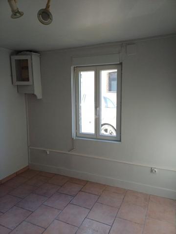 Maison  36 m²  de ville  à 100 m  de la gare de Auffay et tous commerces