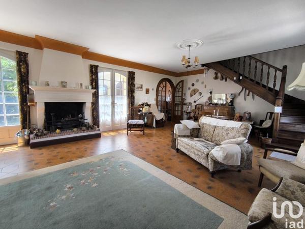 Maison 7 pièces de 196 m² à Pineuilh (33220)