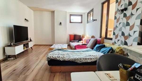 Maison individuelle au calme avec beaux volumes