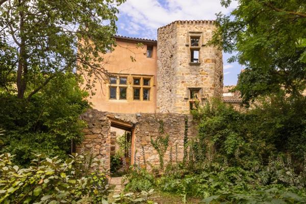 Maison de Caractère avec Tour du XVIIe siècle – Un Trésor Historique au Cœur d’Alet-les-Bains - 180 m²