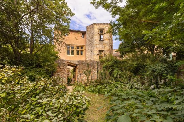 Maison de Caractère avec Tour du XVIIe siècle – Un Trésor Historique au Cœur d’Alet-les-Bains - 180 m²