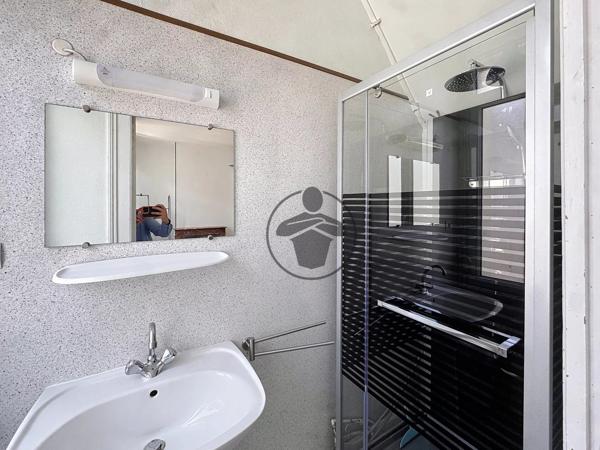 Vente                                                      Immeuble
                        
                     5 pièces                      140 m2                     à Saint-Quentin