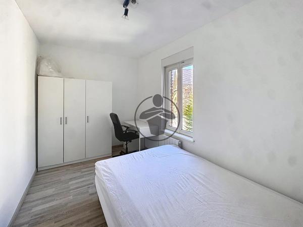 Vente                                                      Immeuble
                        
                     5 pièces                      140 m2                     à Saint-Quentin