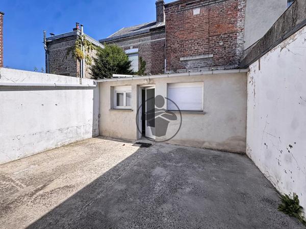 Vente                                                      Immeuble
                        
                     5 pièces                      140 m2                     à Saint-Quentin