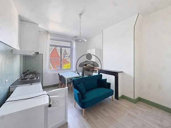 Vente                                                      Immeuble
                        
                     5 pièces                      140 m2                     à Saint-Quentin