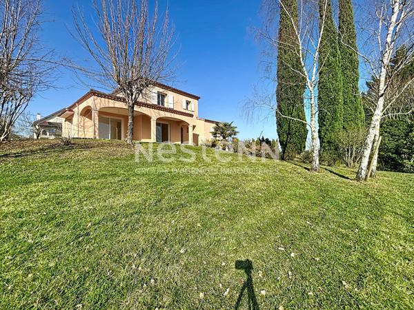 Maison provençale à vendre sur Vayrac : 145 m2 Habitable, Vue exceptionnelle, 3 chambres, Très grands volumes, Classe énergétique D, 2 Garages, Terrain arboré 2000m2