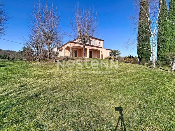 Maison provençale à vendre sur Vayrac : 145 m2 Habitable, Vue exceptionnelle, 3 chambres, Très grands volumes, Classe énergétique D, 2 Garages, Terrain arboré 2000m2