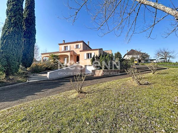 Maison provençale à vendre sur Vayrac : 145 m2 Habitable, Vue exceptionnelle, 3 chambres, Très grands volumes, Classe énergétique D, 2 Garages, Terrain arboré 2000m2