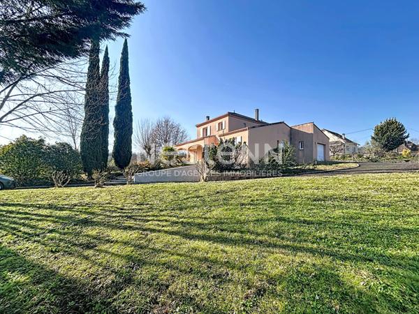 Maison provençale à vendre sur Vayrac : 145 m2 Habitable, Vue exceptionnelle, 3 chambres, Très grands volumes, Classe énergétique D, 2 Garages, Terrain arboré 2000m2