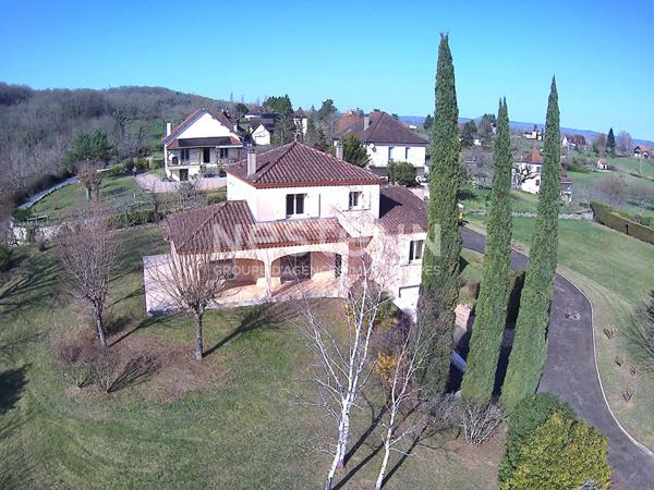 Maison provençale à vendre sur Vayrac : 145 m2 Habitable, Vue exceptionnelle, 3 chambres, Très grands volumes, Classe énergétique D, 2 Garages, Terrain arboré 2000m2